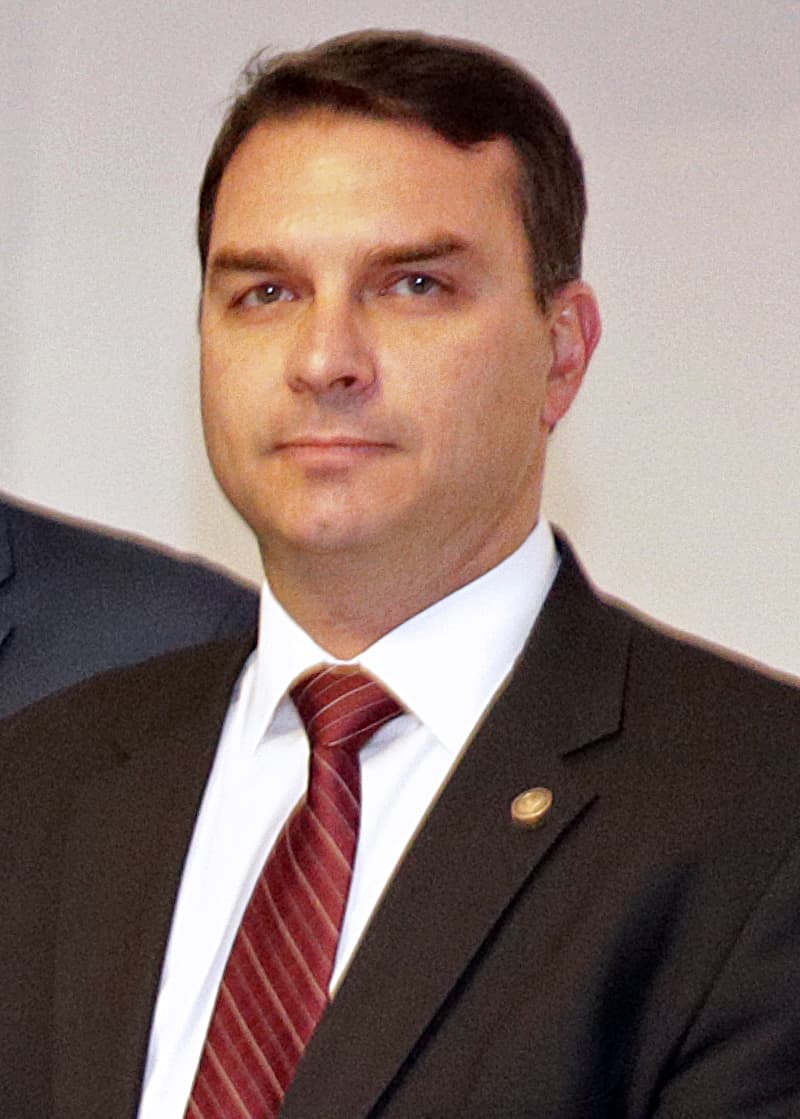 Brésil : le juge Moraes interdit à Flávio Bolsonaro de visiter son père pendant 90 jours