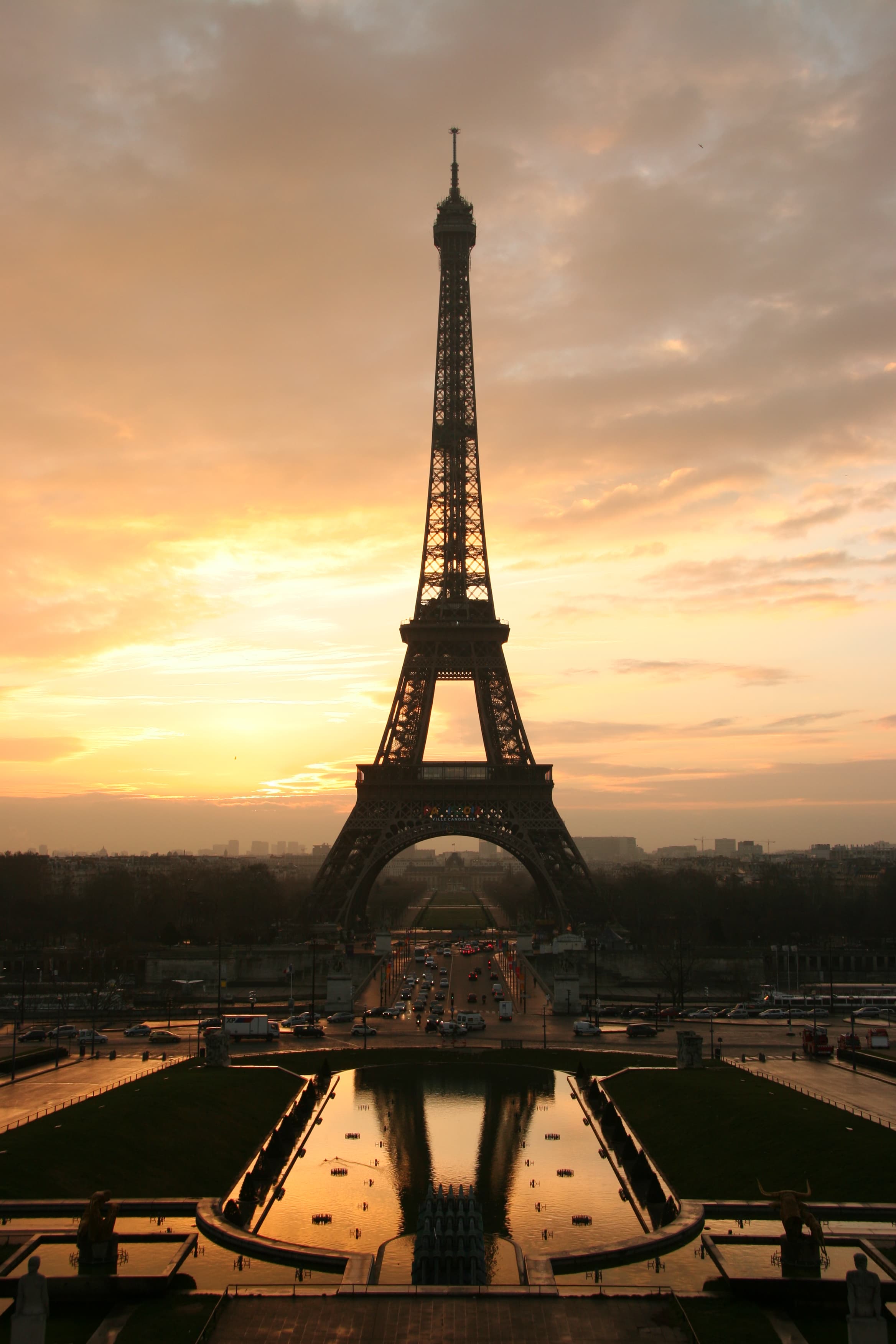 Paris : la tour Eiffel illuminée par des feux d'artifice et des drones le 14 juillet 2026
